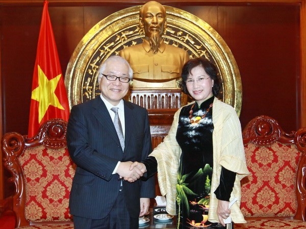 Japanese legislator Keizon Takemi visits Vietnam  - ảnh 1
